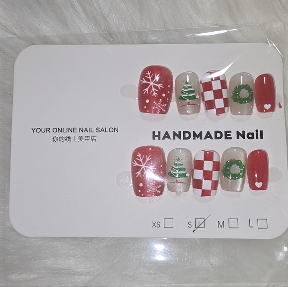 Handmade Holiday Nail Set - Red and Green - Picture 3 of 4